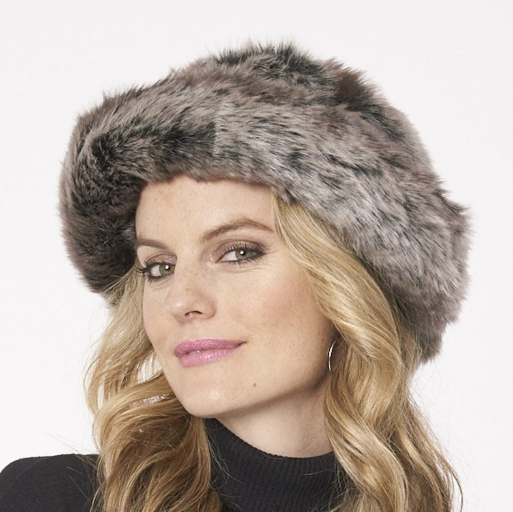 Nwt Faux fur hat and collar scarf set brown
